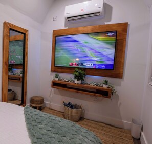Detached 4th bedroom with Smart TV, ac and smart Alexa device