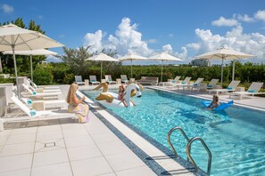042 H20 resort 4497