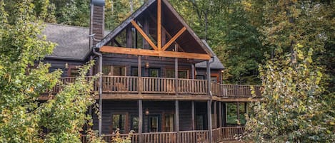 Welcome to Cabin On The Edge!