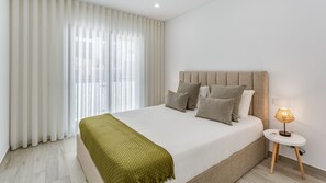 The master bedroom has a comfortable, quality mattress and bed linen, offering a cozy retreat in which to rest
#bedroom #bed #comfy #relax #algarve #portugal