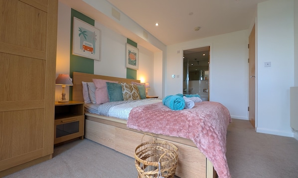 Master Bedroom with En-Suite