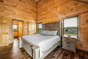 Masterbedroom King Suite with private balcony