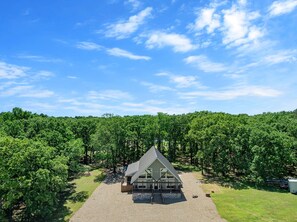 Cozy A-frame cabin retreat in "Stars Hollow," Broken Bow, OK