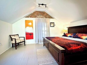 Kingsize bed in upstairs bedroom 