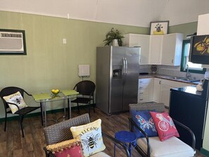 Dining/kitchen area
