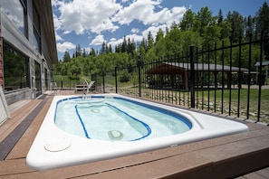 Clubhouse Outdoor Hot Tub (closed until mid DEC) 