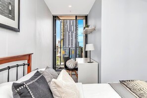 Combining work and rest in the convenient study nook of the master bedroom
