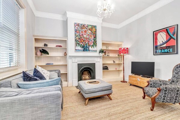 Relax in the evenings in the cosy living room. It’s fitted with plush sofas and TV, perfect for movie nights at home.