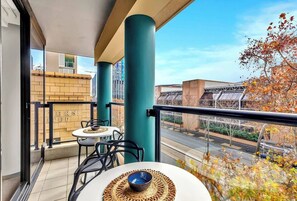 Make the most of the balcony space that is undercover and features outdoor dining settings so you can enjoy a sunlit breakfast, or a starry dinner on a balmy night. 
