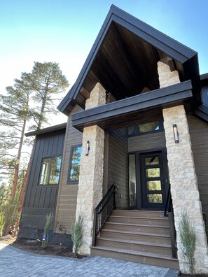 Your luxury lodge in the pines, situated in the gated Torreon community.