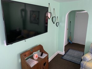 Furniture, Indoors, Living Room, Screen, TV