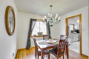 Dining Area | Dishware/Flatware