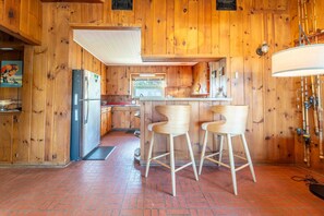 Kitchen and bar 