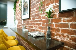 Dining Area (Bar Style)