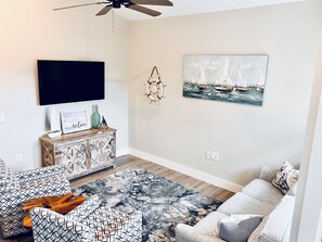 Living room, smart tv, seating for all, sleeper sofa