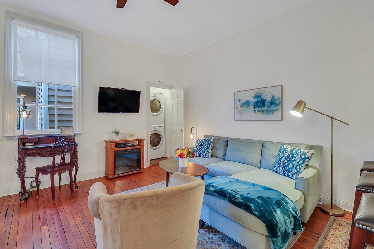 Cozy & Clean, Pet Friendly Belvedere Cottage, 2 blocks to Forsyth Park.