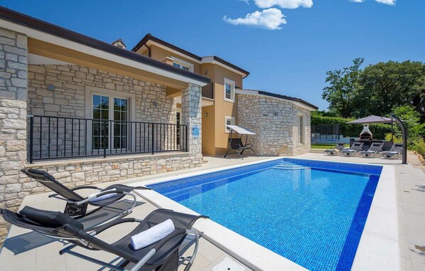 pool