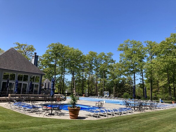 Let's go swimming! Free to use and minutes away!