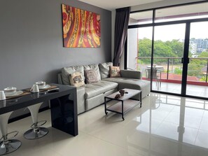 Nai Harn spacious studio, great amenities! (9764)