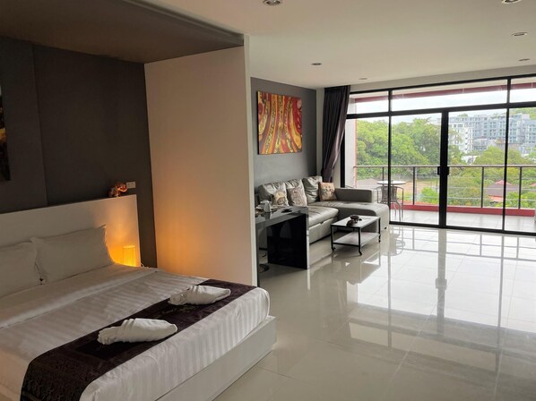 Nai Harn spacious studio, great amenities! (9761)