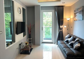 ET 708 Top floor apartment at Emerald Terrace (11083)