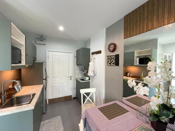 Cozy apartment at Zcape 1, fun Boat Avenue area (11009)