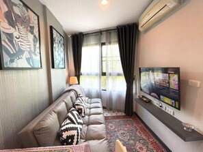 Cozy apartment at Zcape 1, fun Boat Avenue area (11017)