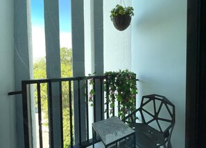 Cozy apartment at Zcape 1, fun Boat Avenue area (11020)