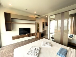 Walk to Kamala beach, Oceana sea view studio (11191)