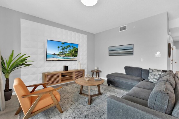 Living Room
65" Smart TV