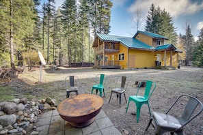 Cabin Exterior | Wood-Burning Fire Pit