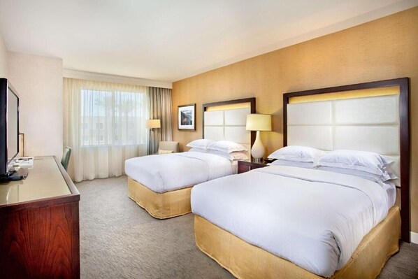 Comfortable Unit with 2 Queen beds