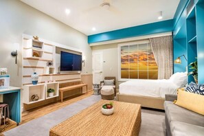 Studio unit with 1 Queen bed