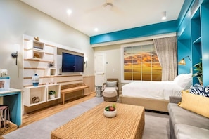 Studio unit with 1 Queen bed