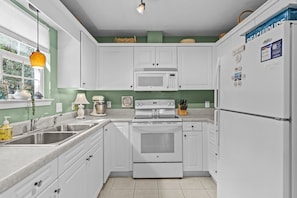 Fresh and Bright Kitchen