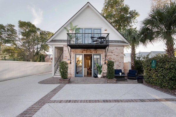 Beautiful first floor 4 Bedroom/4 Bathroom rental