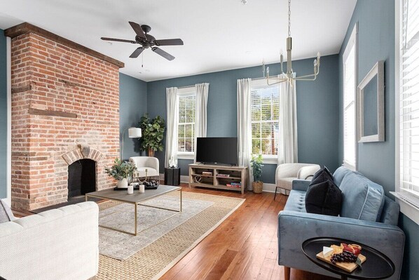 Welcome to Downtown Charleston - Best Location - 4 Bedroom / 3 Bathroom! 