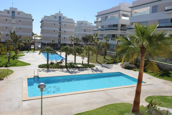 Swimming pool