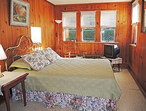 Queen bedroom #1
