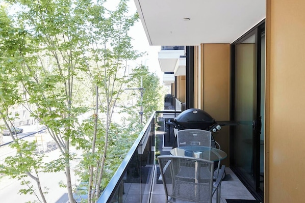 Take in treetop views from the private balcony, an ideal spot for your morning coffee or evening relaxation. You can also sizzle up a BBQ feast, adding to the outdoor experience.