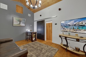Living room of Arbor Inn