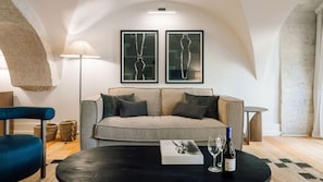 Feel at home with the living room's warm and inviting atmosphere, equipped with a convenient sofa bed.
#comfort #sofabed #details #portugal #pt #lisbon