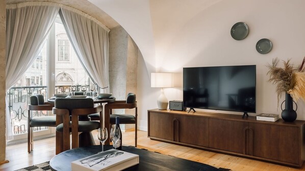 Delight yourself with the studio's seamless blend of modern luxury and historic charm.
#design #comfort #portugal #pt #lisbon