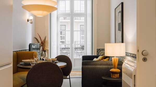Delightul living room with charming decoration and access to the balcony #decor #pt #portugal #lisbon