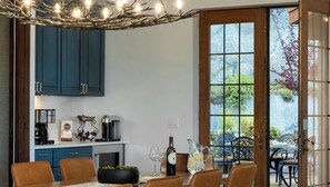 Dining to outdoor patio