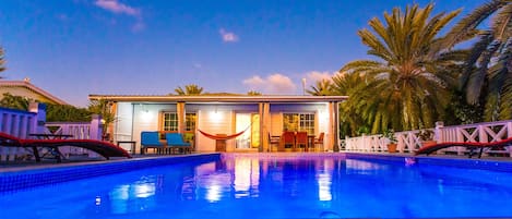 Sunset pool view facing Villa