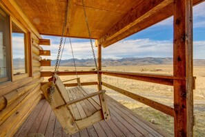 Covered Porch | Sweeping Mountain Views