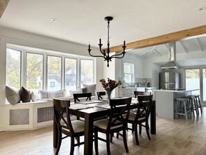 Dining Room for 6 - extender available