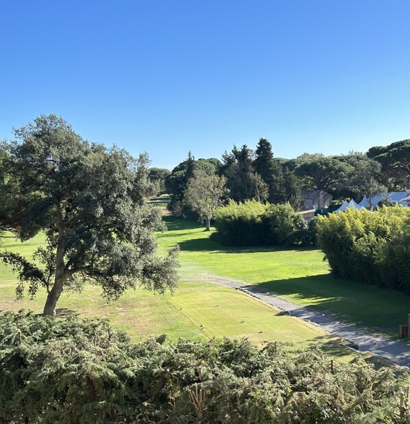 Vue sur le départ du parcours de golf