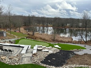 CELEBRITY GREEN PAR 3 GOLF HOLE